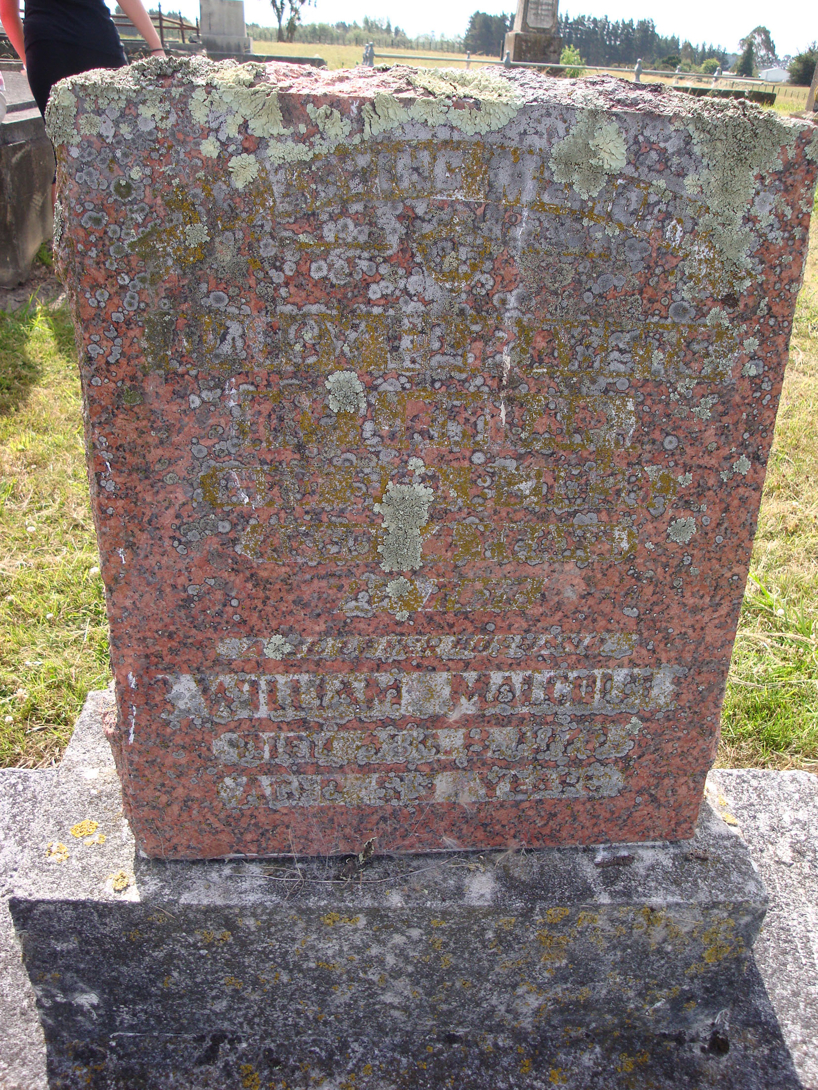 Photo of headstones/William Malcolm McLennan d1970 hdstn Halcombe